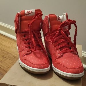 red nike wedges